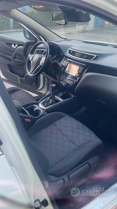 Usata Nissan Qashqai 131 CV (96 kW) 2016 Bianco SUV