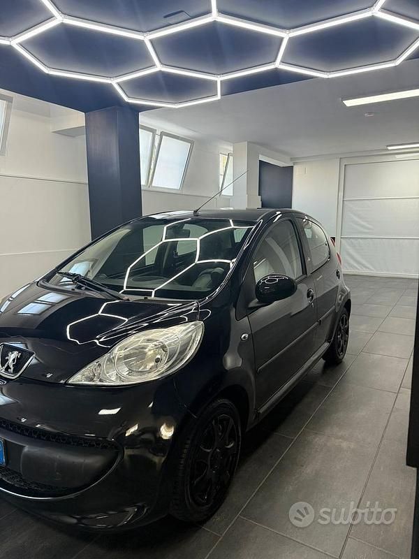 Usata Peugeot 107 68 CV (50 kW) 2009 Nero Utilitaria