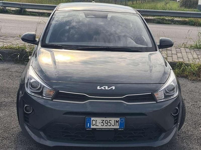 Usata Kia Rio Style 82 CV (60 kW) 2022 Grigio Berlina