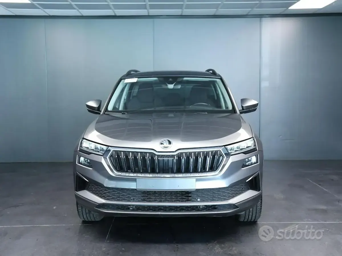 Usata Skoda Karoq Executive 116 CV (85 kW) 2024 Grigio SUV