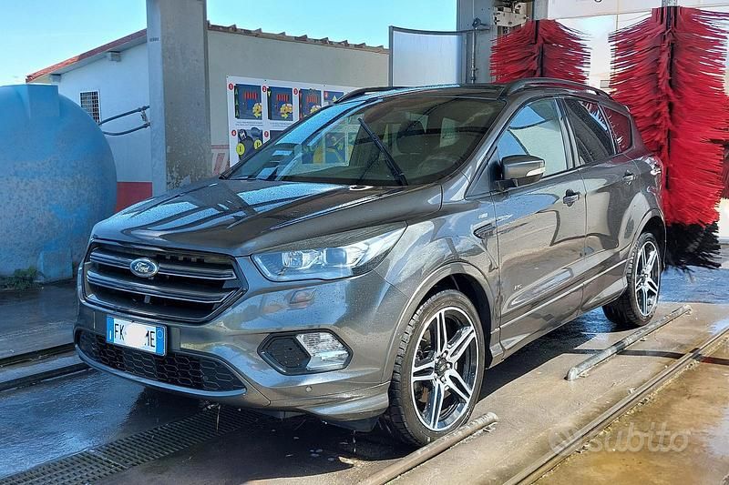 Usata Ford Kuga ST-Line 180 CV (132 kW) 2017 Grigio SUV