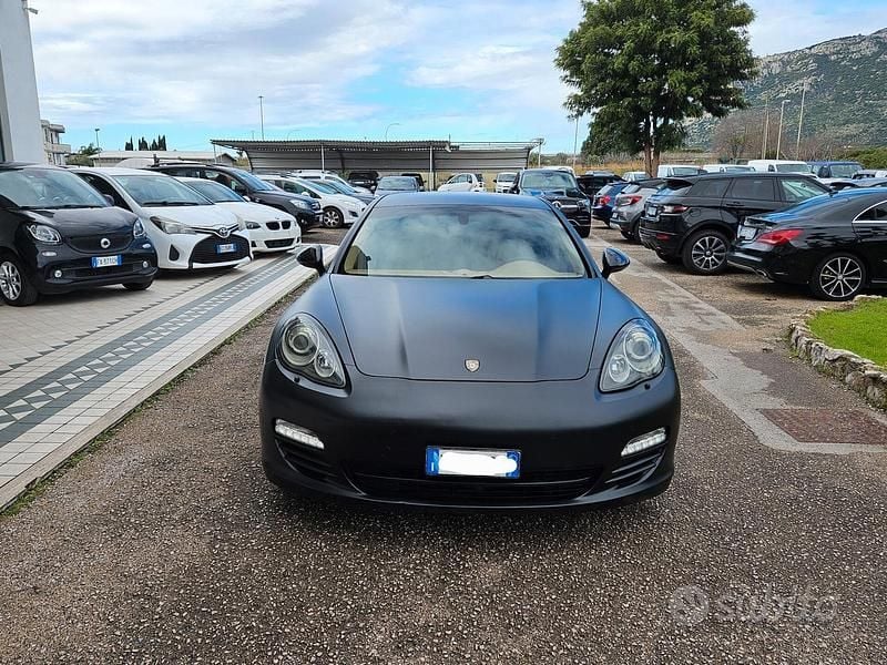 Usata Porsche Panamera 250 CV (183 kW) 2012 Nero Utilitaria