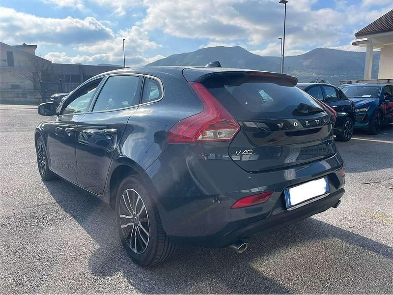 Usata Volvo V40 R-Design 120 CV (88 kW) 2019 Blu/azzurro Berlina
