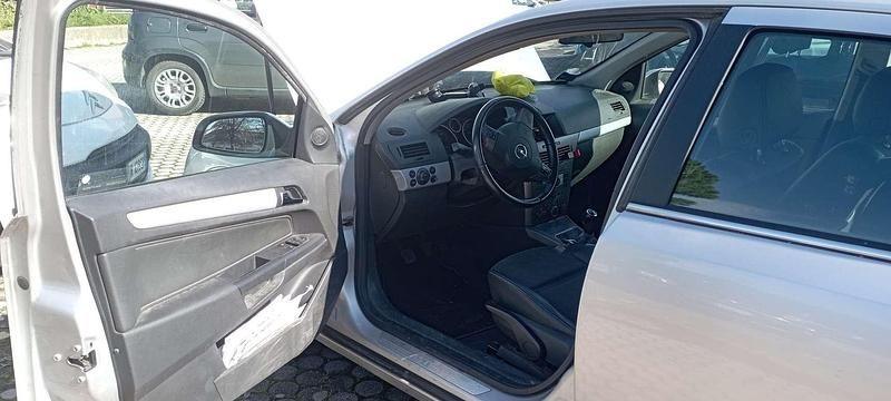 Usata Opel Astra 150 CV (110 kW) 2007 Utilitaria