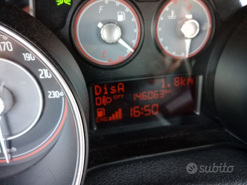 Usata Fiat Grande Punto 77 CV (56 kW) 2013 Grigio Utilitaria