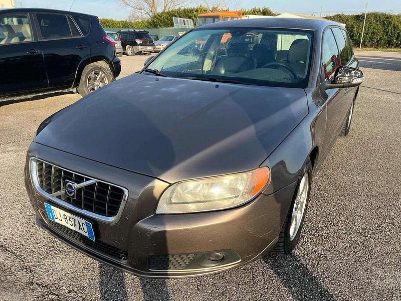 Bronzo Usata 2007 Volvo V70 Kinetic Station wagon | 3800 € (Molto cara) - Immagine 1/4