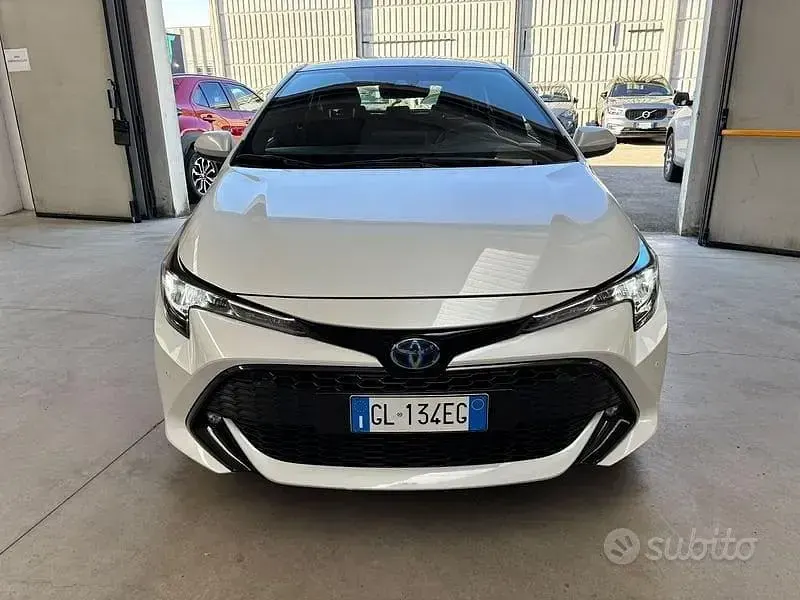 Usata Toyota Corolla Active 140 CV (102 kW) 2022 Bianco Berlina