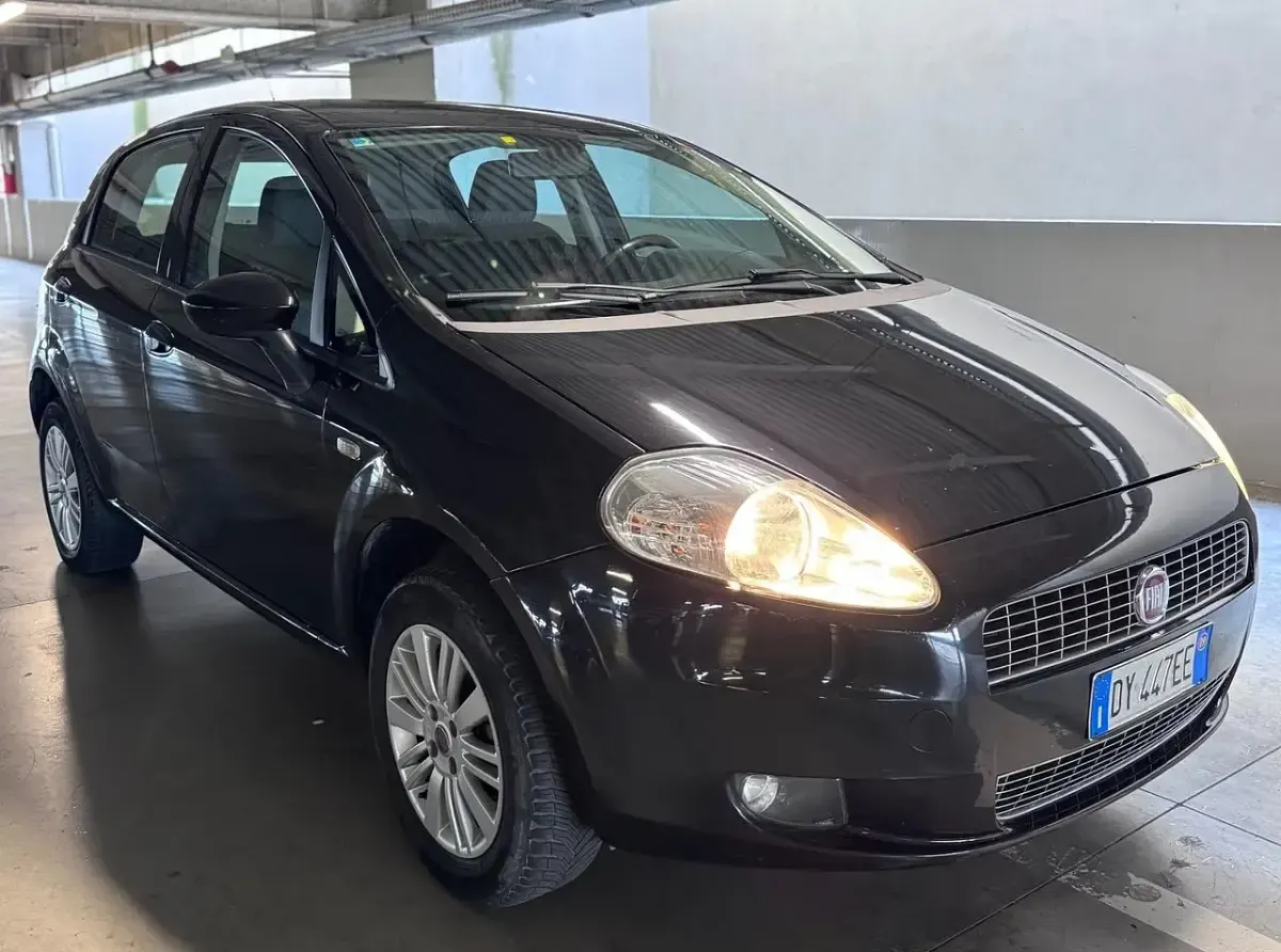 Usata Fiat Grande Punto Dynamic 77 CV (56 kW) 2009 Nero Utilitaria