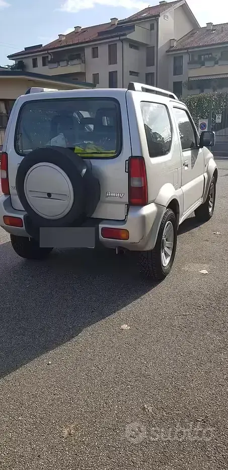 Usata Suzuki Jimny 85 CV (62 kW) 2009 Grigio SUV