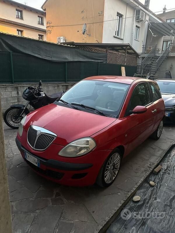 Usata 2004 Lancia Ypsilon Due volumi | 1500 € (Buon prezzo) - Immagine 1/4