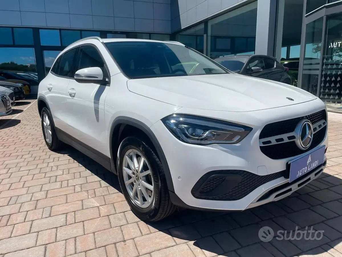 Usata Mercedes GLA180 Business 116 CV (85 kW) 2021 Bianco SUV