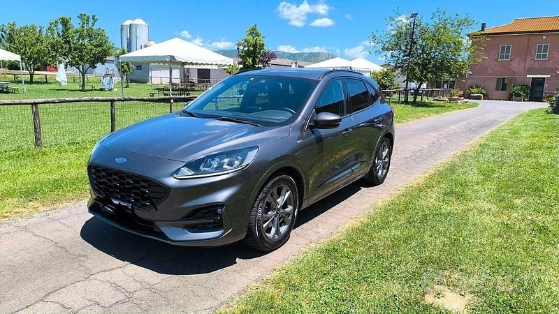 Usata Ford Kuga ST-Line 120 CV (88 kW) 2022 Grigio SUV
