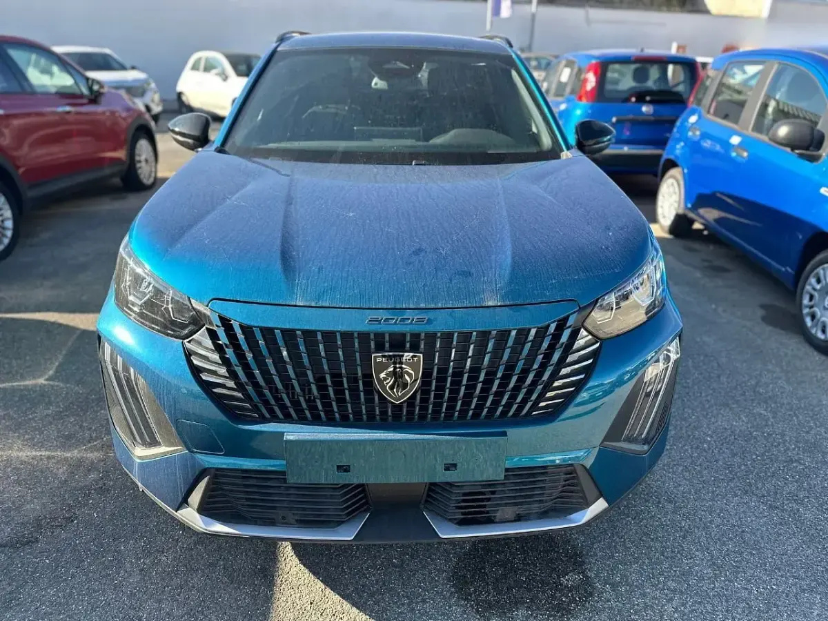 Usata Peugeot 2008 Allure 101 CV (74 kW) 2025 Blu SUV