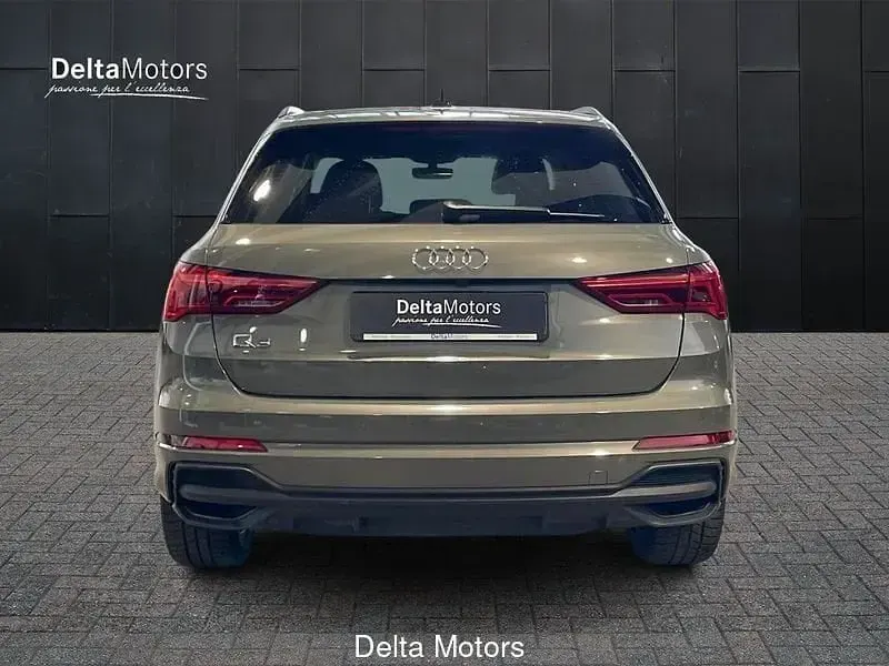 Begagnad Audi Q3 S-Line 150 HK (110 kW) 2023 Silver SUV