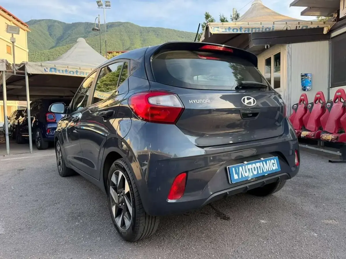 Usata Hyundai i10 67 CV (49 kW) 2023 Grigio Utilitaria