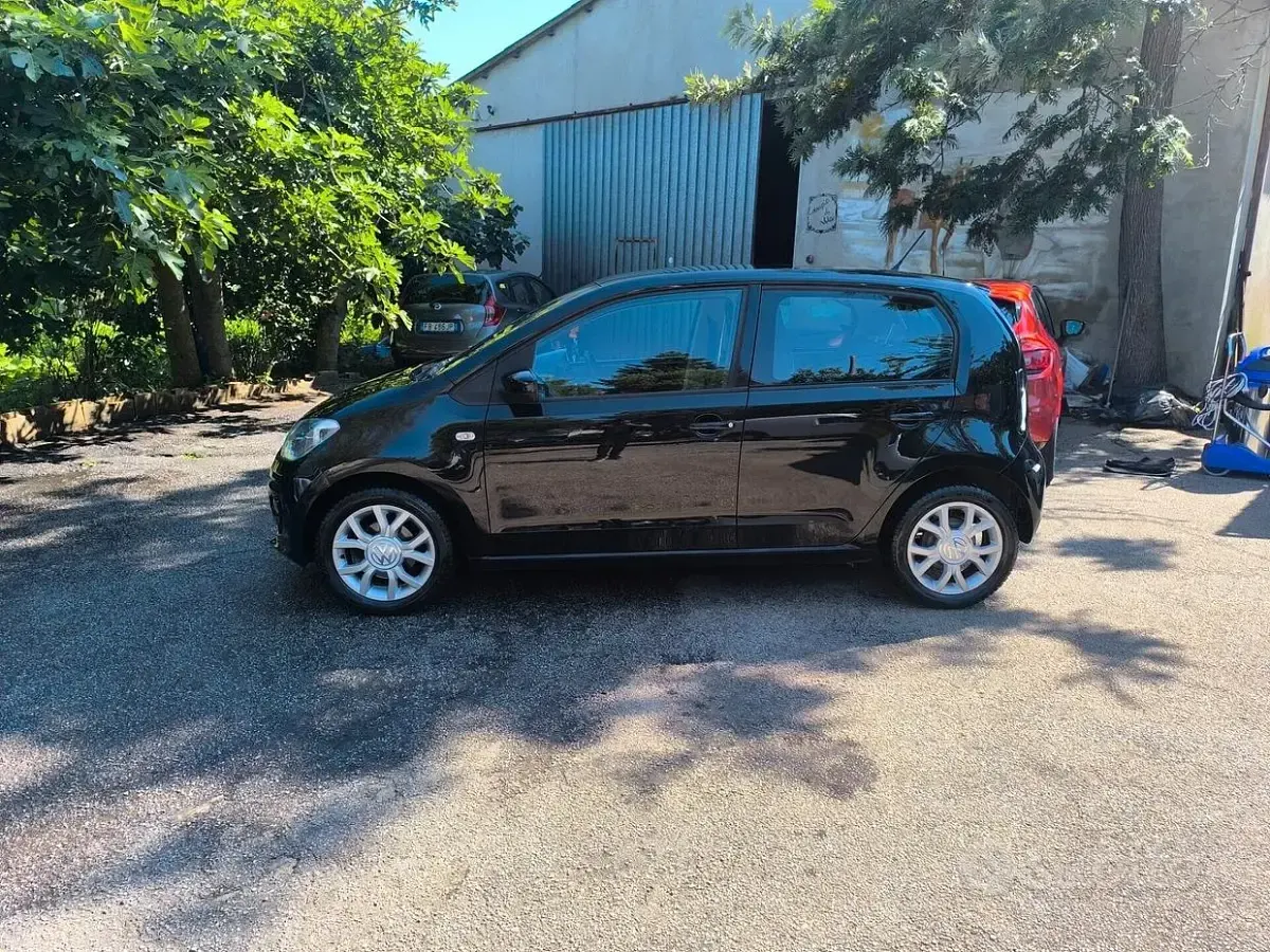 Usata VW up! 75 CV (55 kW) 2016 Bluazzurro Utilitaria