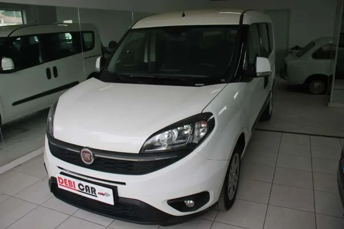 Usata Fiat Doblò 120 CV (88 kW) 2021 Bianco Monovolume