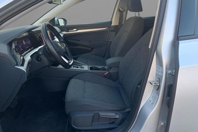 Usata VW Golf VIII Life 116 CV (85 kW) 2022 Argento metallizzato Station wagon