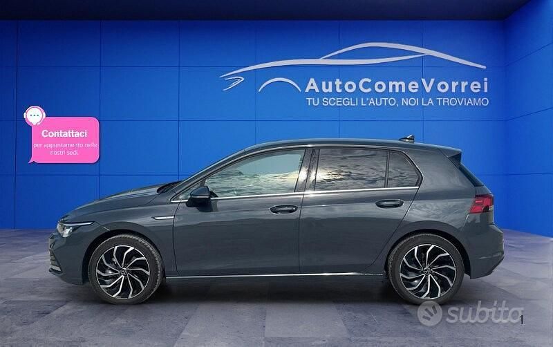 Grigio Usata 2021 VW Golf VIII Style Tre volumi | 23.500 € (Buon prezzo) - Immagine 1/4
