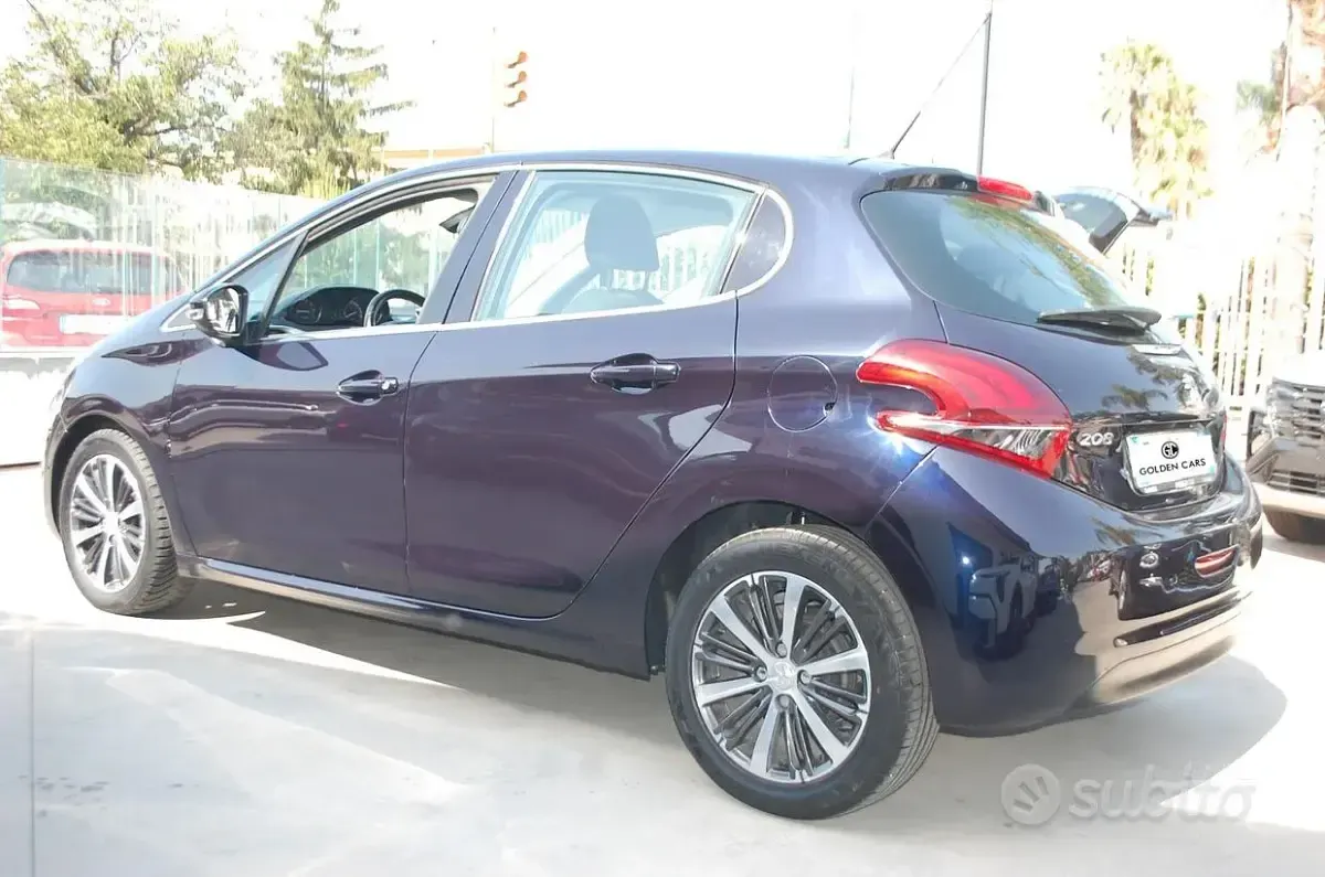 Usata Peugeot 208 Allure 82 CV (60 kW) 2017 Bluazzurro Utilitaria