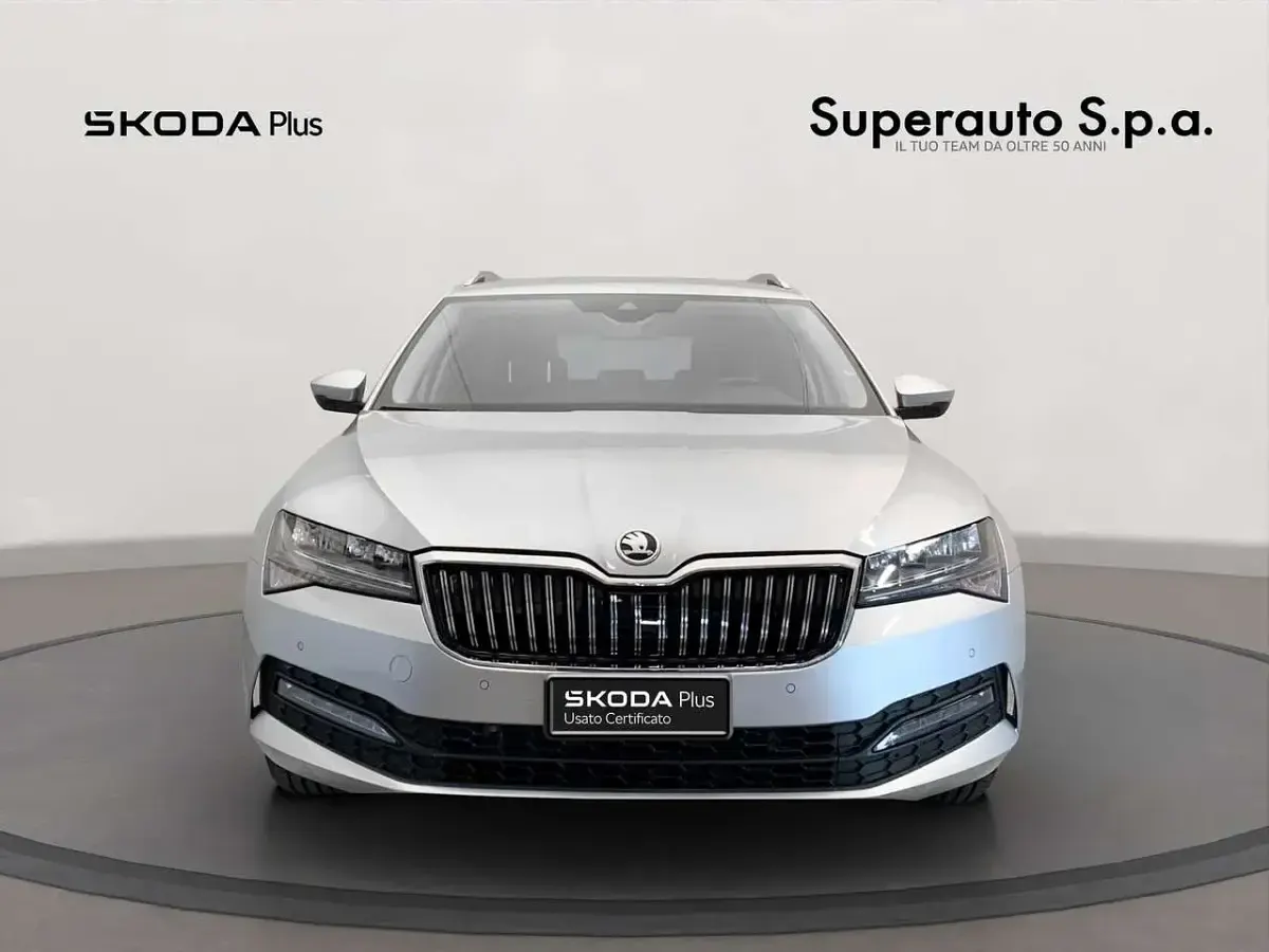 Usata Skoda Superb Executive 150 CV (110 kW) 2024 Argento Station wagon