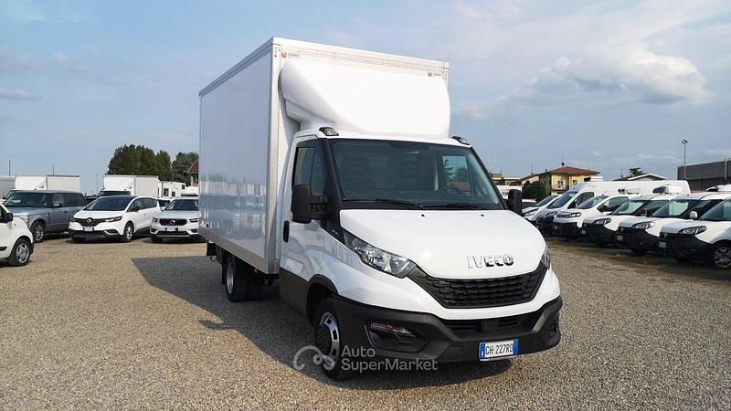 Usata Iveco Daily 136 CV (100 kW) 2022 Bianco Furgone
