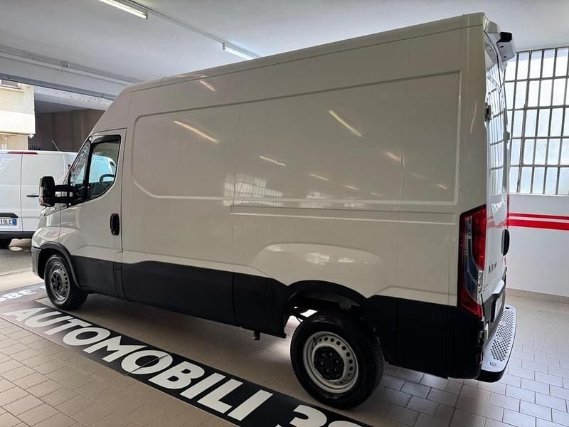 Usata Iveco Daily 116 CV (85 kW) 2020 Bianco Furgone