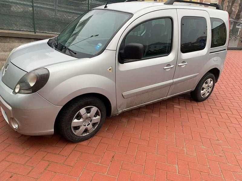 Usata Renault Kangoo 90 CV (66 kW) 2012 Grigio Monovolume