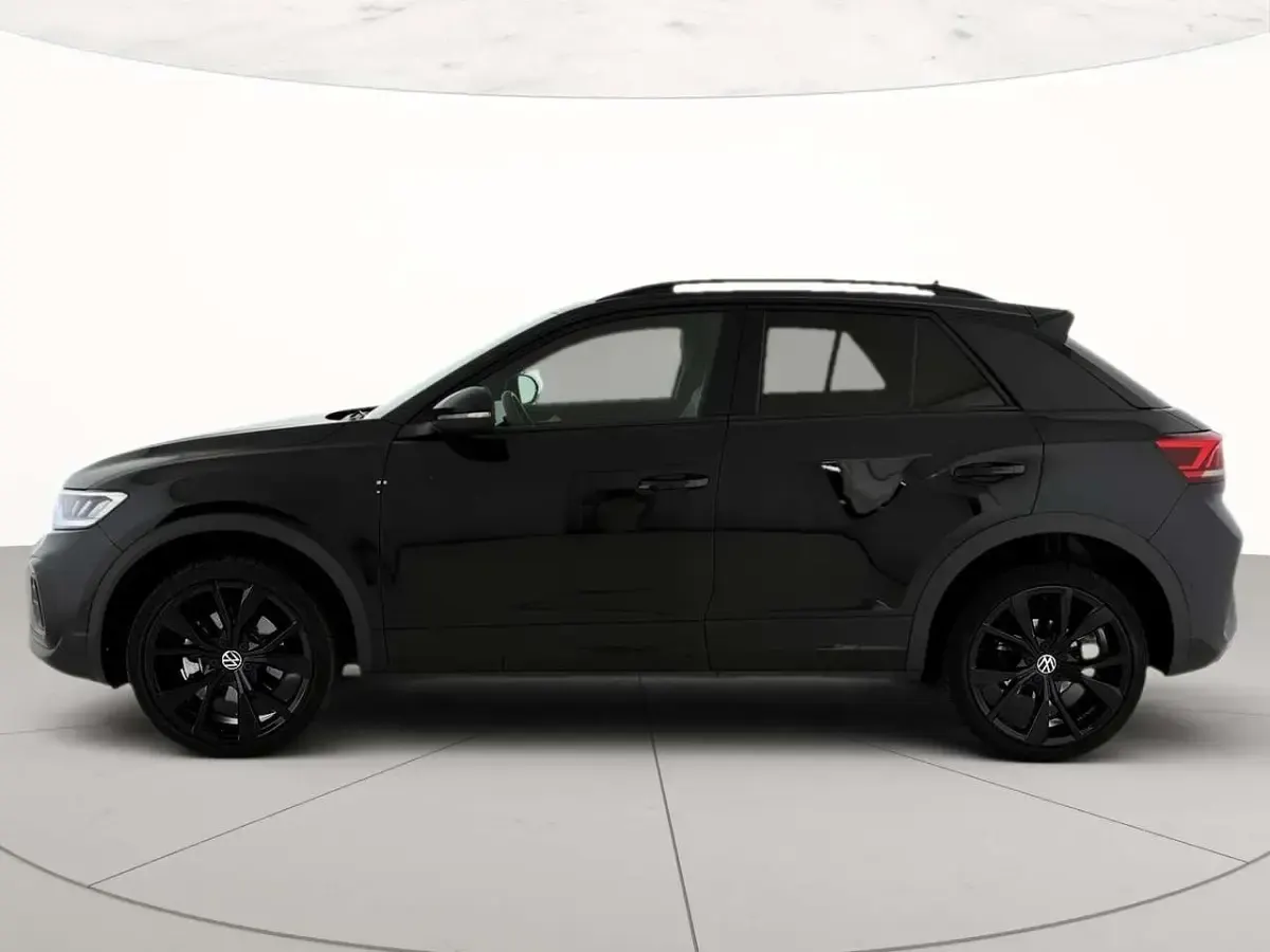 Usata VW T-Roc R-line 150 CV (110 kW) 2023 Deep black perlato SUV