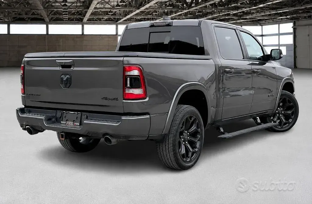 Usata RAM 1500 401 CV (294 kW) 2022 Grigio Pick-up