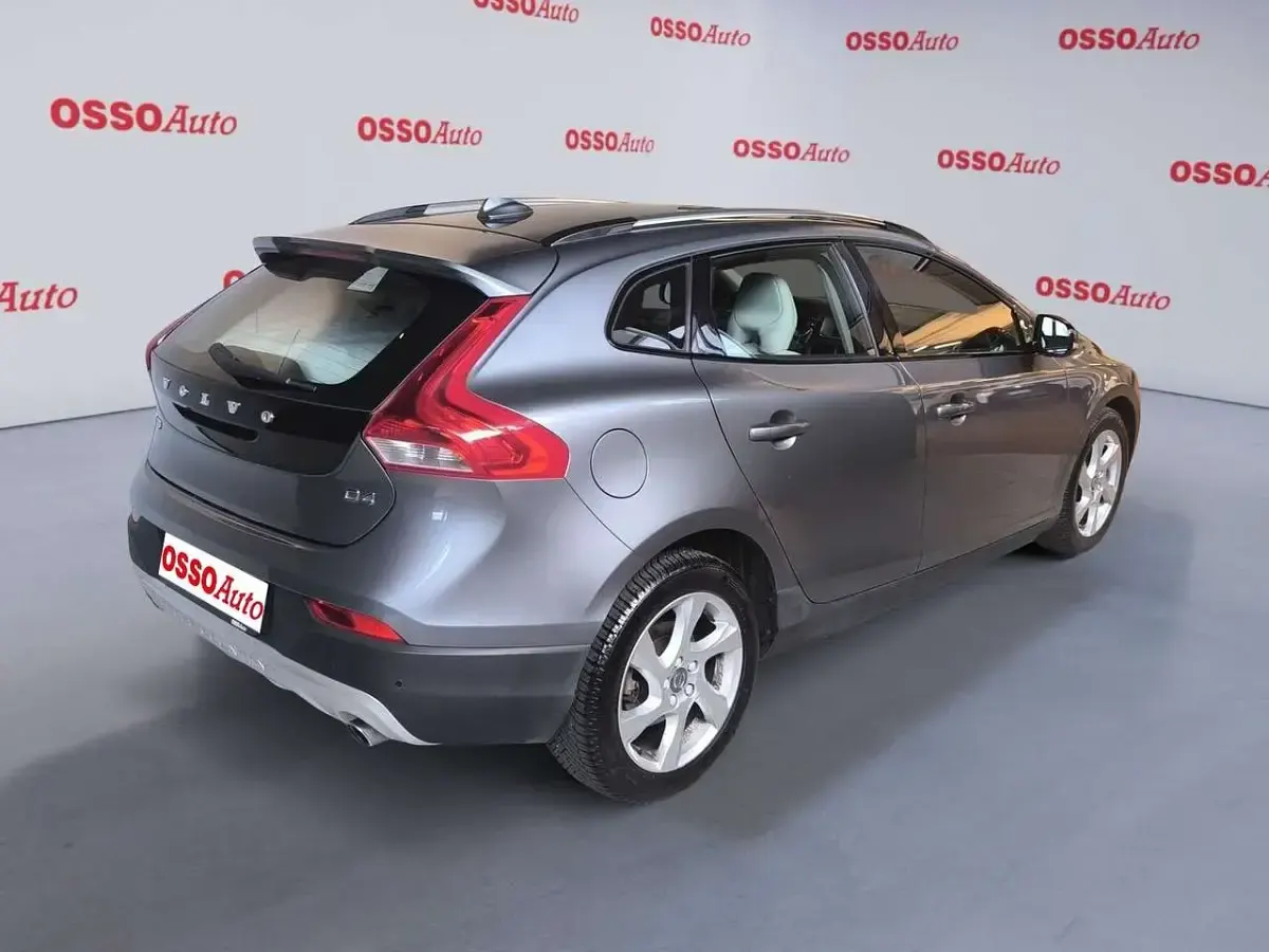 Usata Volvo V40 CC Momentum 190 CV (139 kW) 2015 Argento Station wagon