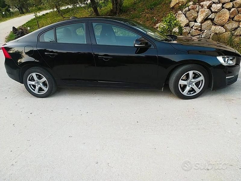 Usata Volvo S60 120 CV (88 kW) 2017 Nero Berlina