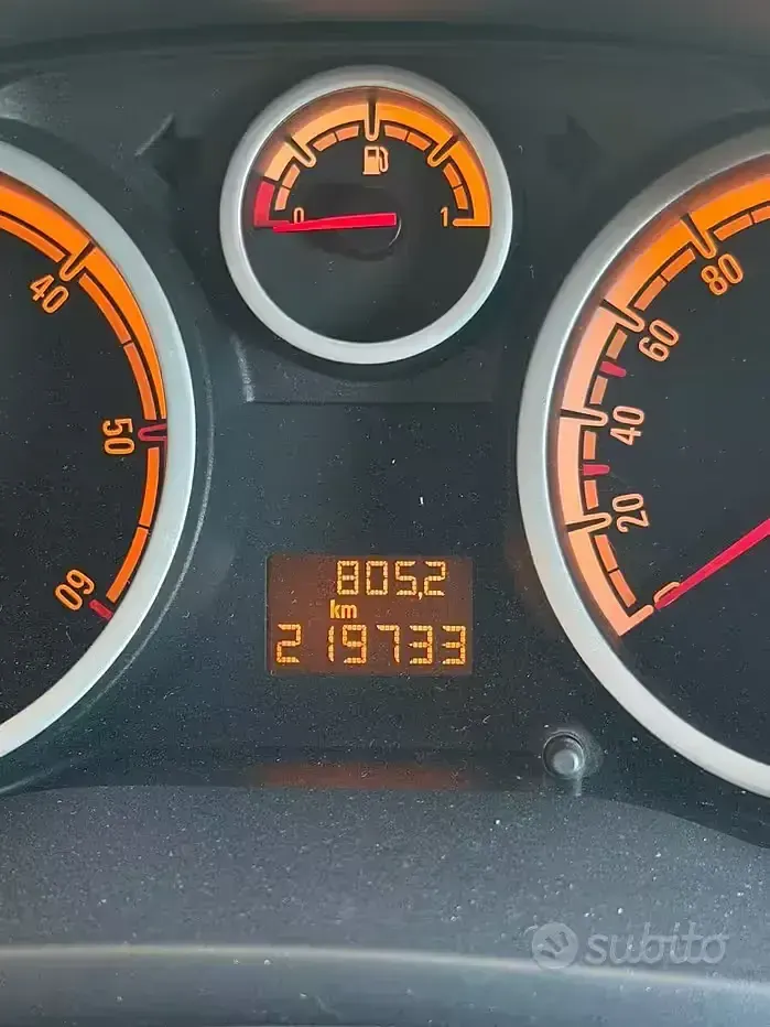 Usata Opel Corsa Enjoy 69 CV (50 kW) 2007 Bluazzurro Utilitaria