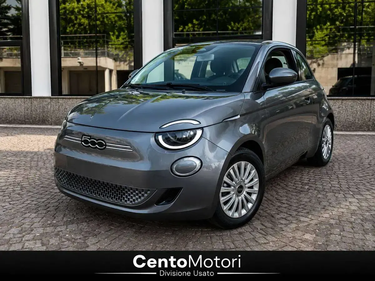 Usata Fiat 500e Action 69 kW (95 CV) 2021 Mineral grey Utilitaria