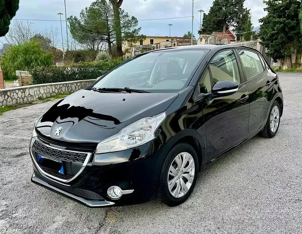 Usata Peugeot 208 82 CV (60 kW) 2013 Nero Utilitaria