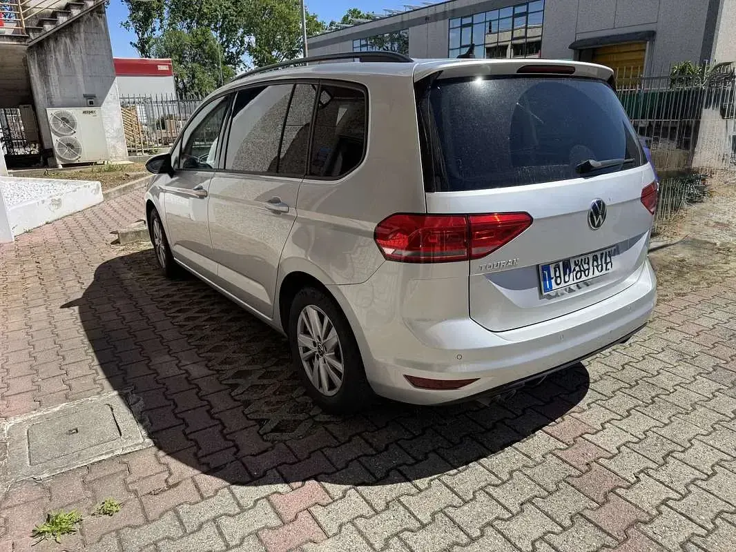 Usata VW Touran Business 150 CV (110 kW) 2021 Argento Monovolume