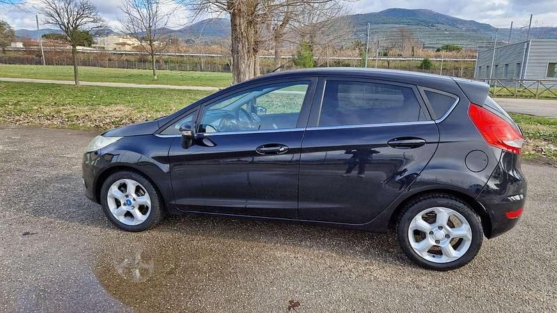 Usata Ford Fiesta 95 CV (69 kW) 2010 Nero Utilitaria