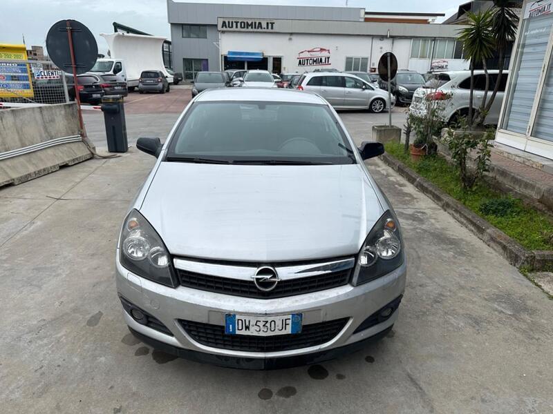 Usato 2010 Opel Astra GTC 1.7 Diesel 110 CV (1.990 €)