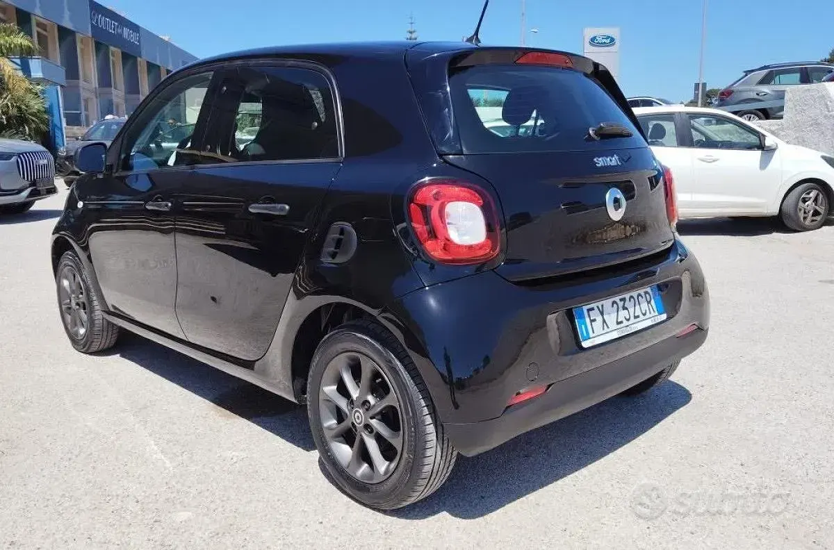 Usata Smart ForFour 71 CV (52 kW) 2019 Nero Utilitaria