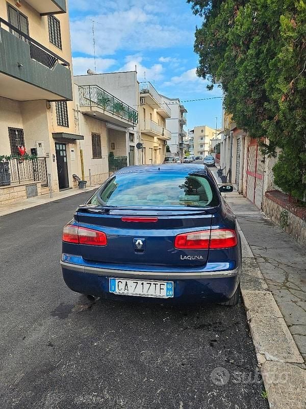 Usata Renault Laguna II 120 CV (88 kW) 2002 Blu Berlina