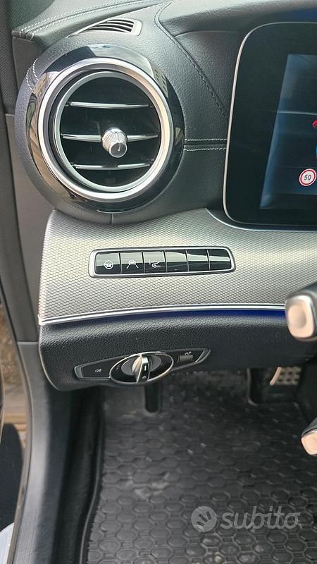 Usata Mercedes E220 AMG line 194 CV (142 kW) 2017 Nero Station wagon