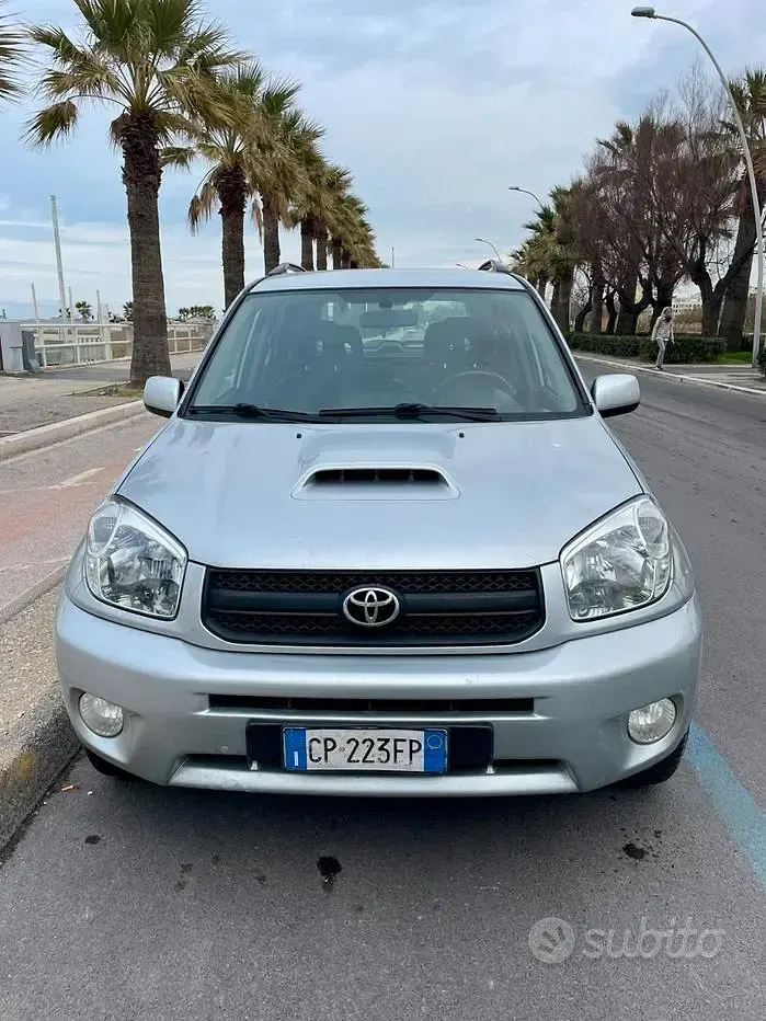 Usata Toyota RAV4 Sol 116 CV (85 kW) 2004 Grigio SUV