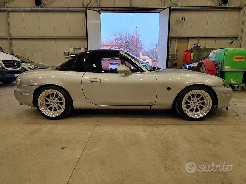 Usata Mazda MX5 110 CV (80 kW) 2003 Grigio Cabrio