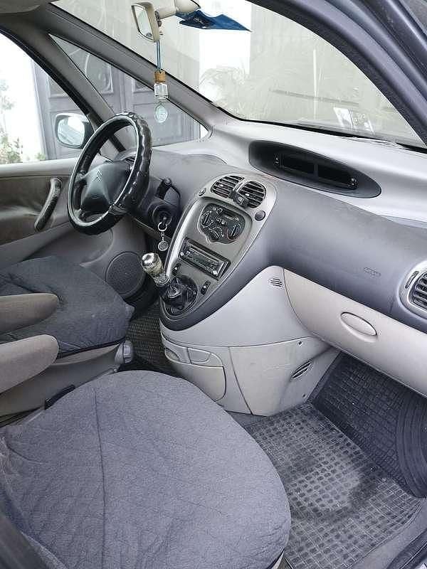 Usata Citroën Xsara Picasso Exclusive 90 CV (66 kW) 2004 Grigio Monovolume