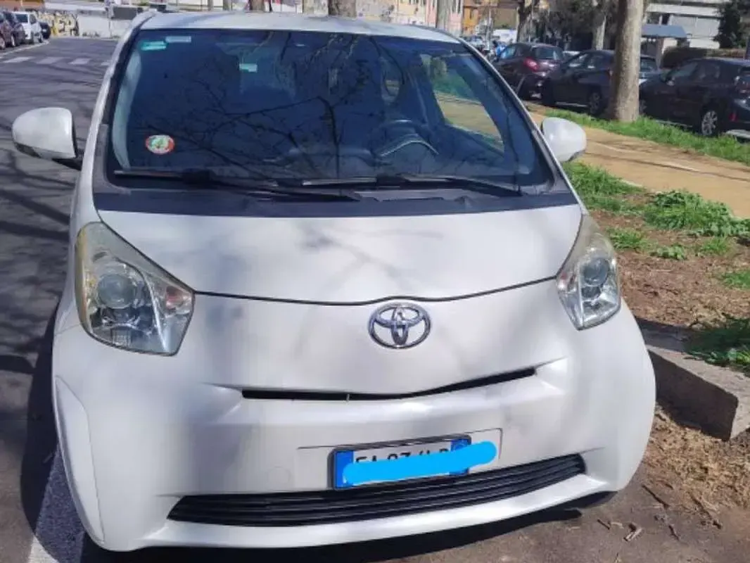 Usata Toyota iQ 68 CV (50 kW) 2010 Utilitaria