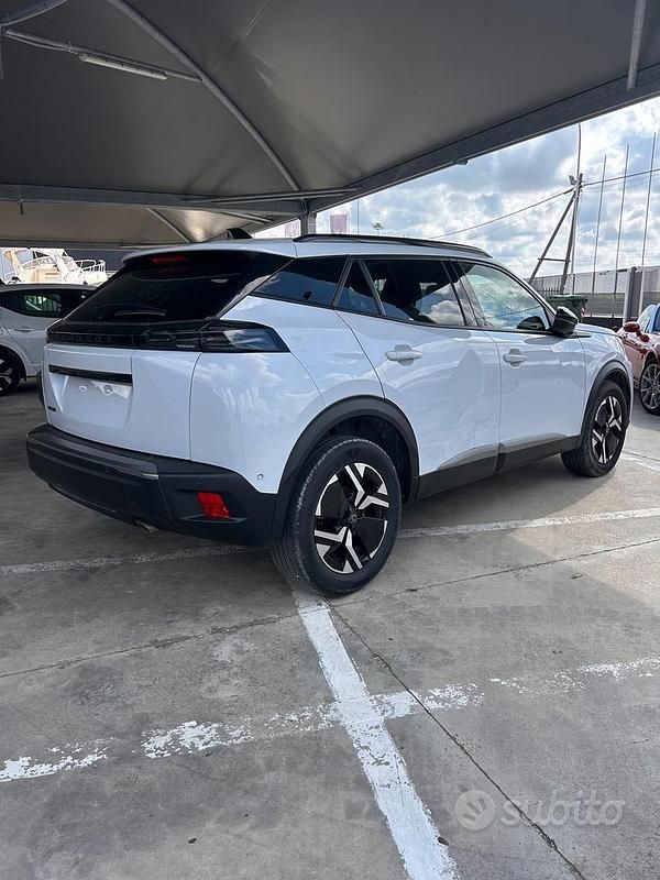 Usata Peugeot 2008 Allure 101 CV (74 kW) 2025 Bianco SUV