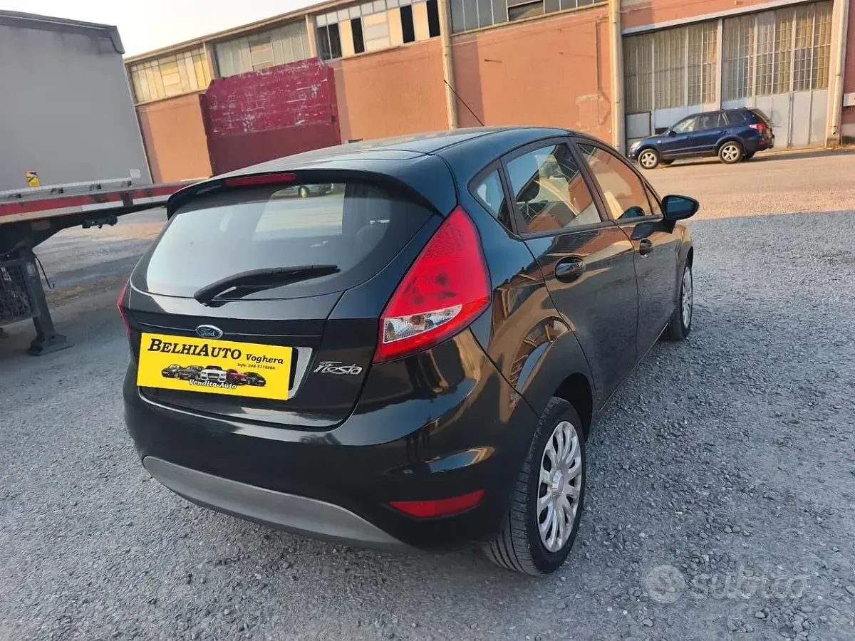 Usata Ford Fiesta 69 CV (50 kW) 2011 Nero Berlina