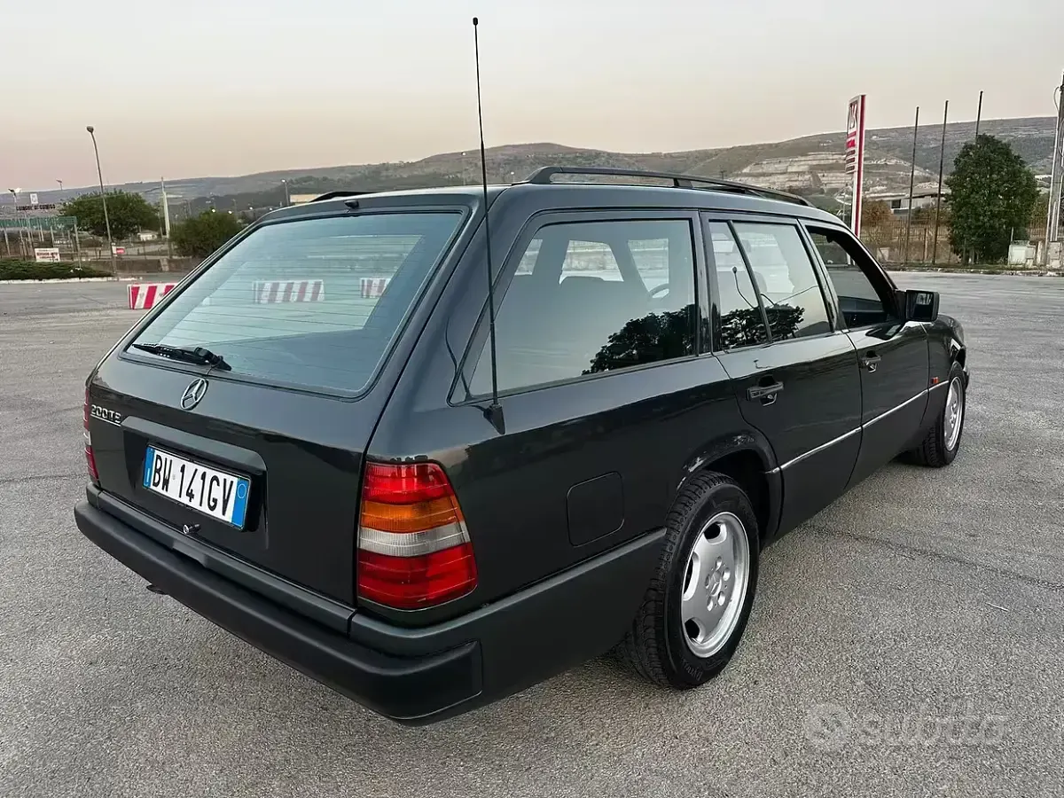 Usata Mercedes 200 118 CV (86 kW) 1991 Nero Station wagon