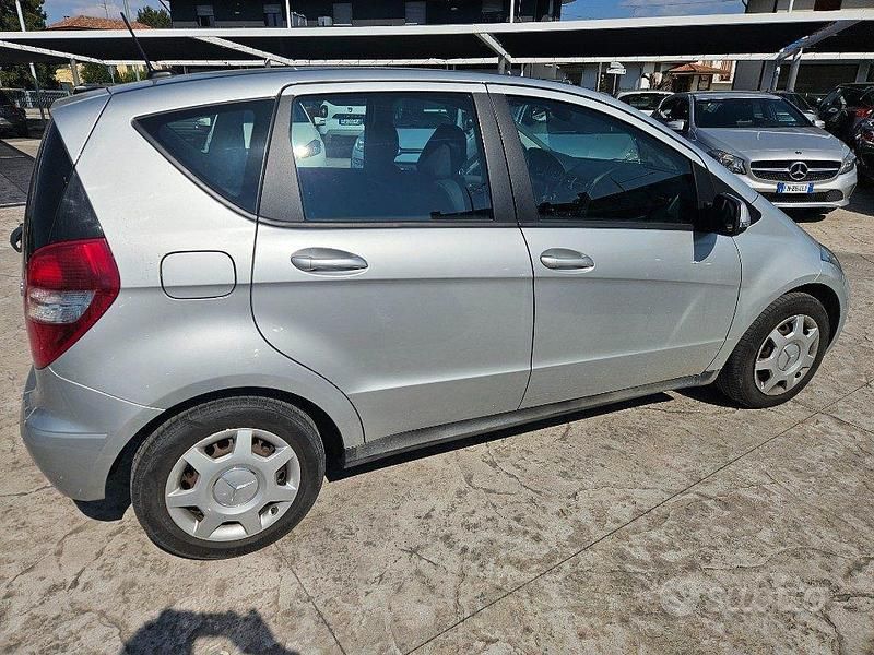 Usata Mercedes A180 Elegance 109 CV (80 kW) 2012 Grigio Berlina