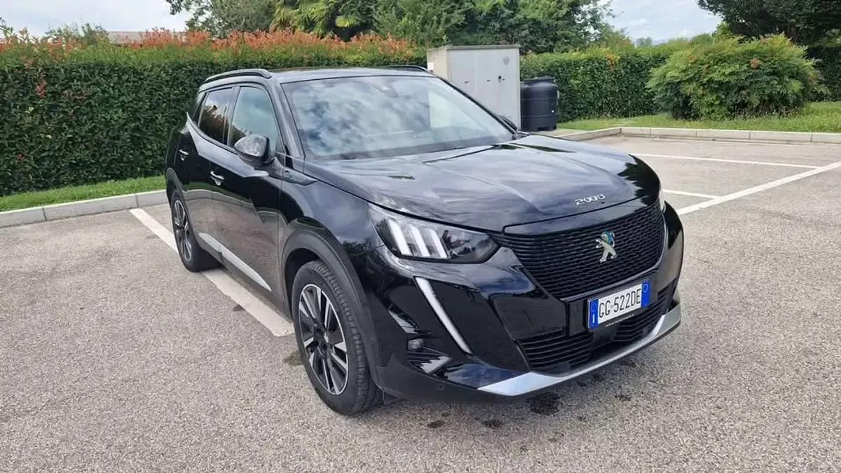 Usata Peugeot e-2008 GT 56 kW (77 CV) 2021 Nero SUV